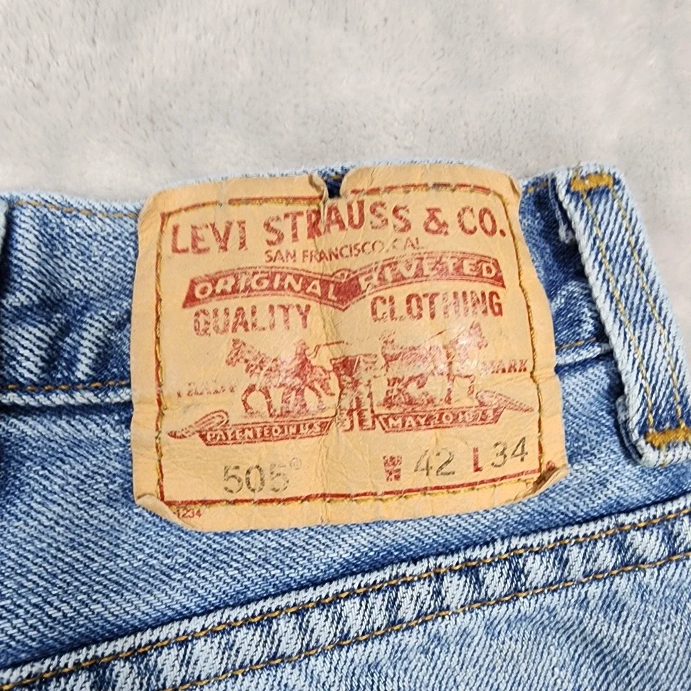 Vintage Levi's 505 Jeans Mens 42x34 Blue Light Wash Regular Fit Straight Leg